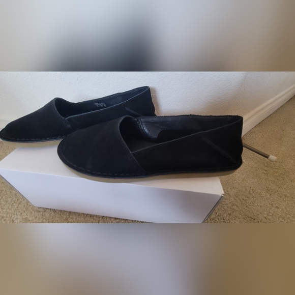 Shoes - Picture 2 of 4